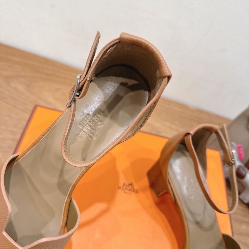 H**me5 sandals